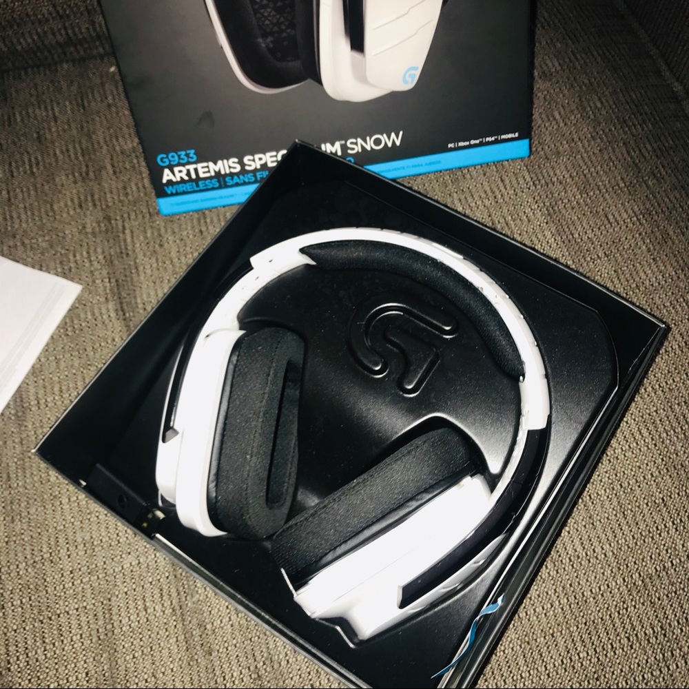 Logitech arctis Bluetooth gaming headset xbox